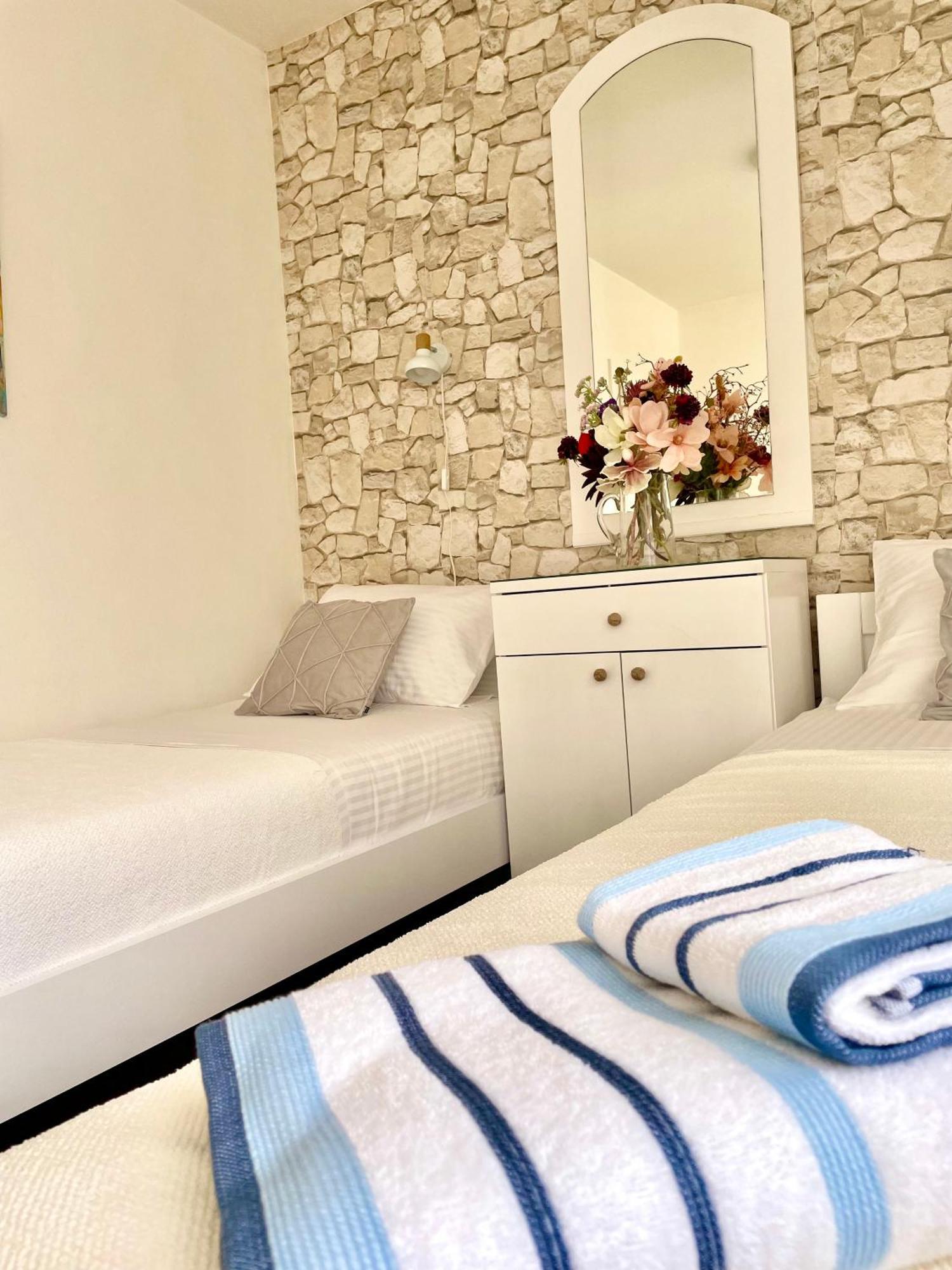 Dinka Old Town Apartment With Sea View Trogir Exterior foto